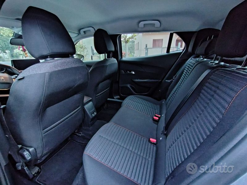 Usata Peugeot e-2008 Active 55 kW (75 CV) 2022 Grigio SUV