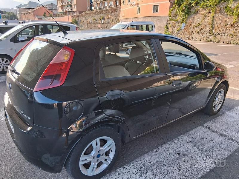 Usata Fiat Grande Punto 75 CV (55 kW) 2006 Nero Utilitaria