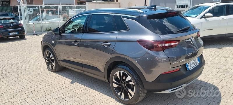 Käytetty Opel Grandland X Ultimate 131 HP (96 kW) 2019 Harmaa Katumaasturi
