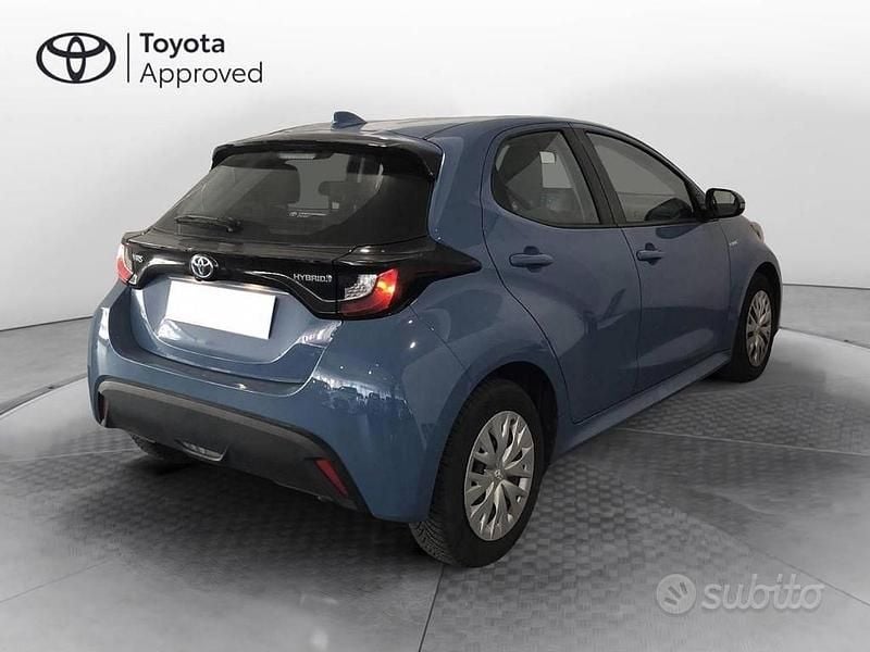 Usata Toyota Yaris Hybrid Active 116 CV (85 kW) 2020 Urban blue Berlina