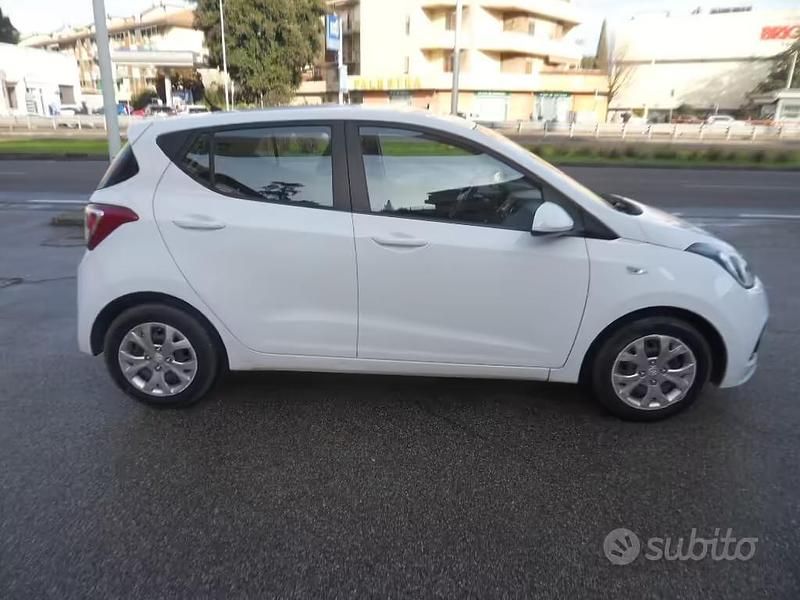 Usata Hyundai i10 Comfort 67 CV (49 kW) 2014 Bianco Utilitaria