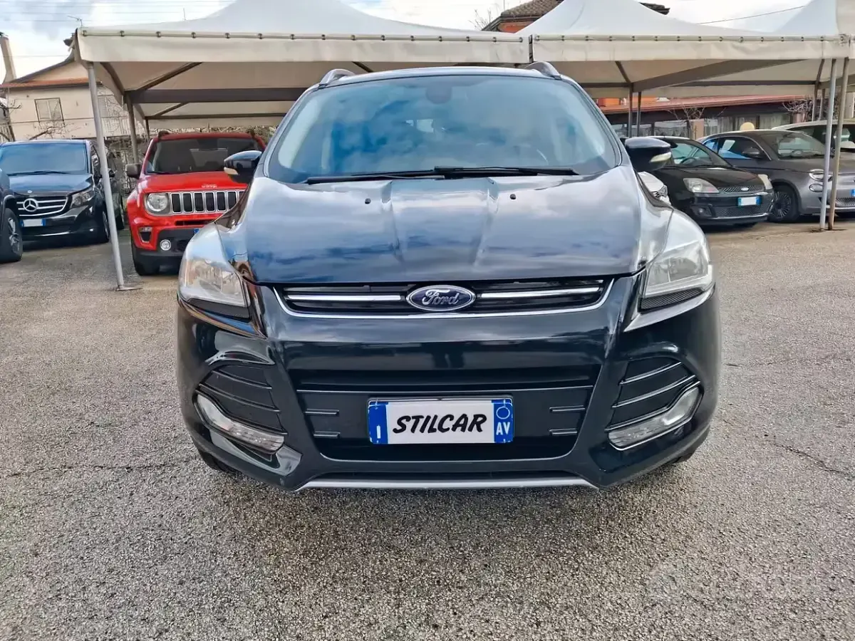 Usata Ford Kuga 140 CV (102 kW) 2013 Nero SUV