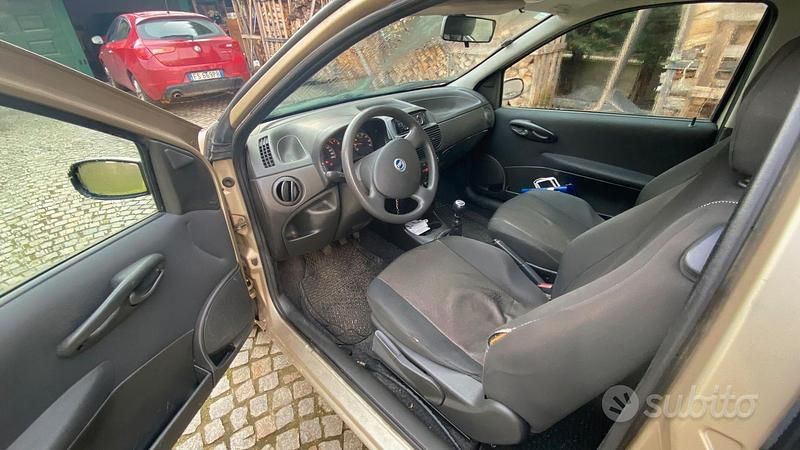 Usata Fiat Punto Classica 60 CV (44 kW) 2007 Giallo Berlina