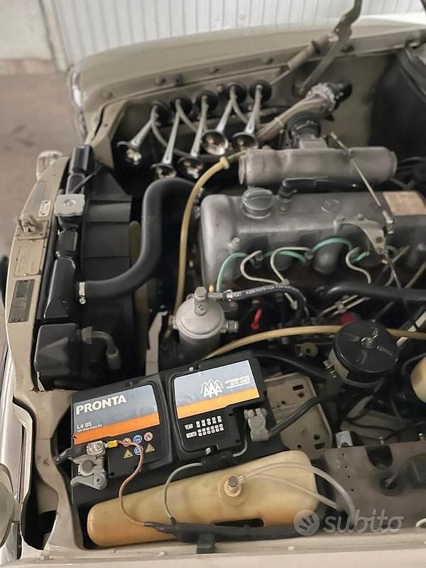 Occasion Mercedes W115 1970 Berline