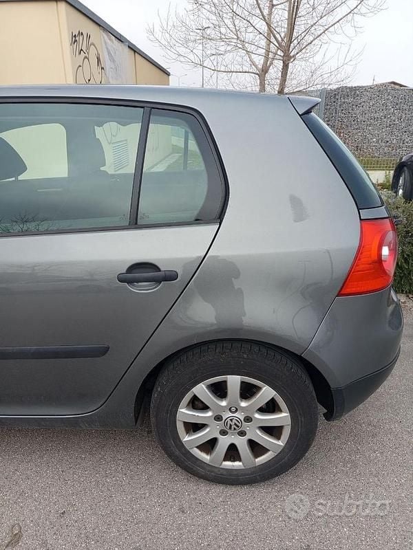 Usata VW Golf IV 2005 Grigio Berlina