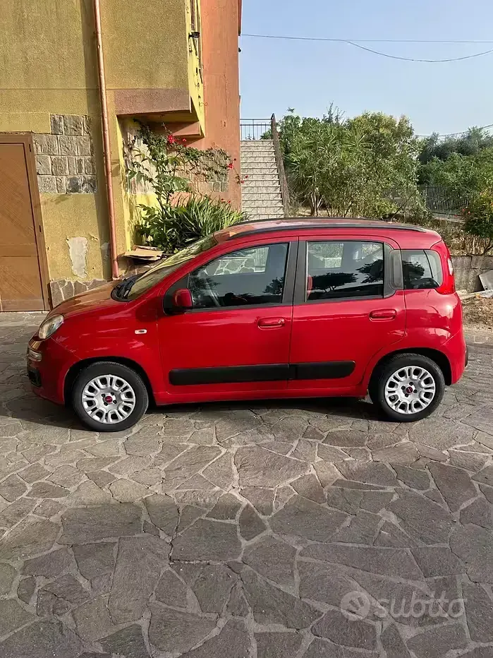 Usata Fiat Panda Lounge 69 CV (50 kW) 2014 Rosso Utilitaria