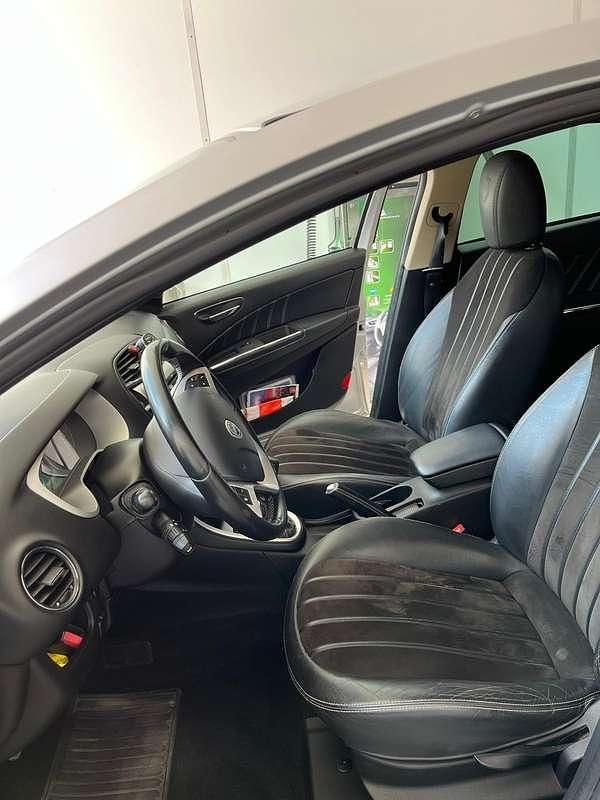 Usata Lancia Delta 120 CV (88 kW) 2010 Grigio Utilitaria