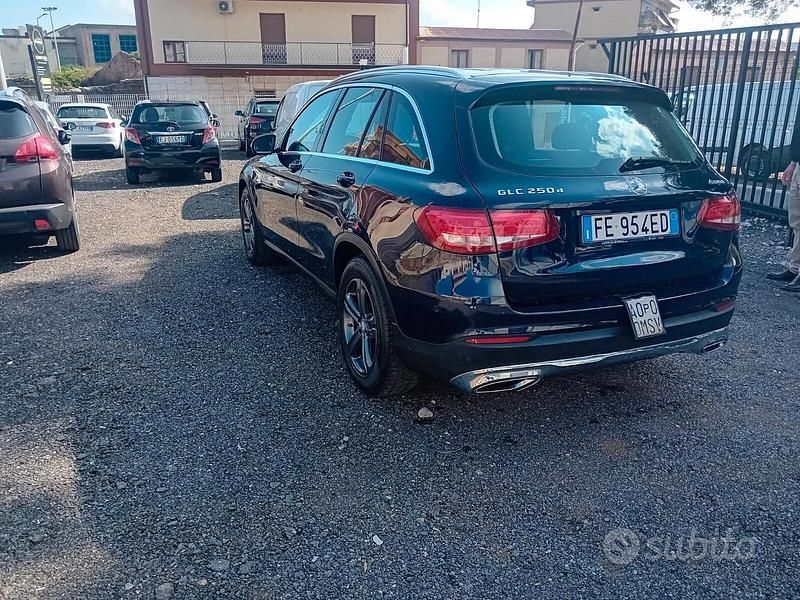 Usata Mercedes GLC250 204 CV (150 kW) 2016 Blu Station wagon