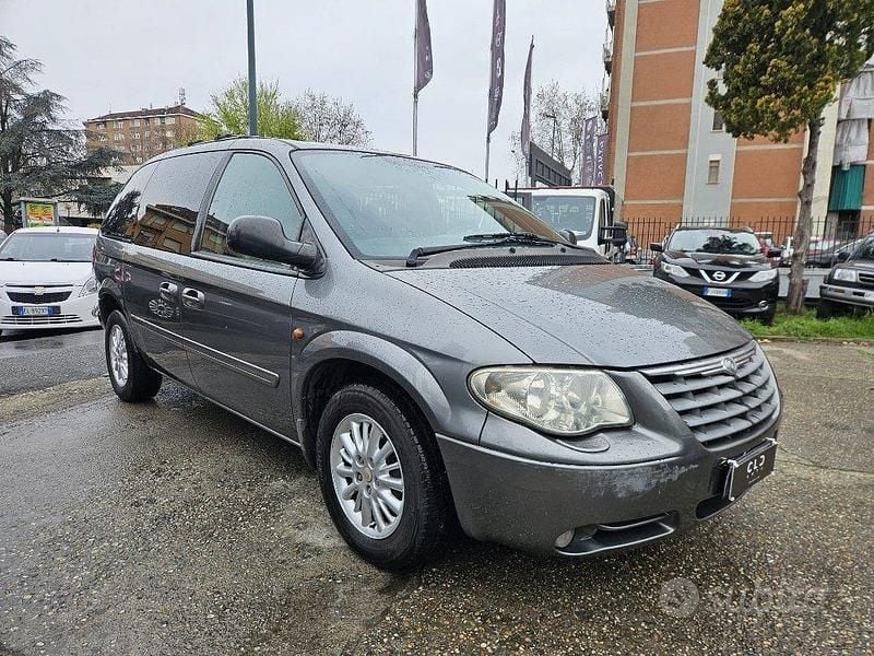Usata Chrysler Grand Voyager 150 CV (110 kW) 2007 Grigio Monovolume