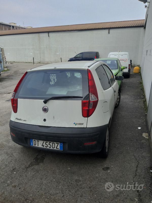 Bianco Usata 2008 Fiat Punto Due volumi | 2000 € (Buon prezzo) - Immagine 1/4