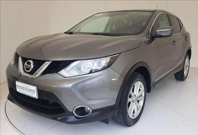 Usata Nissan Qashqai Acenta 110 CV (80 kW) 2016 Grigio metallizzato SUV