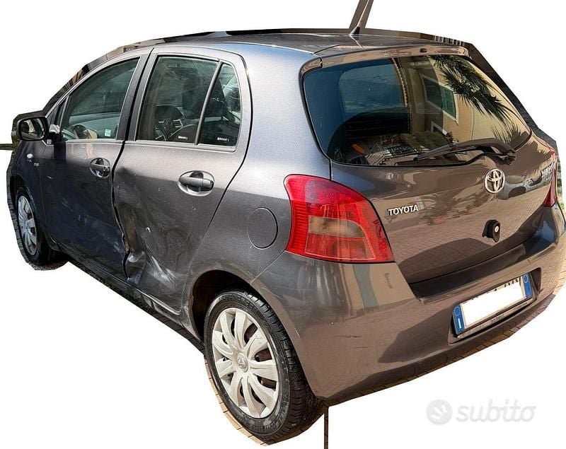 Second-hand Toyota Yaris 90 CP (66 kW) 2008 Gri Hatchback