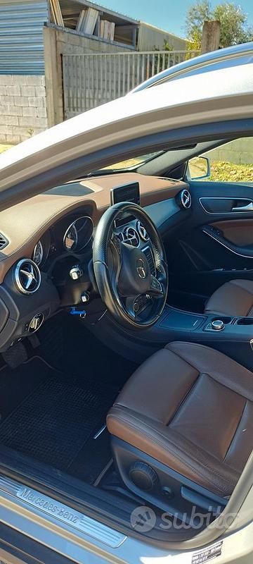 Usata Mercedes GLA220 177 CV (130 kW) 2015 Grigio SUV