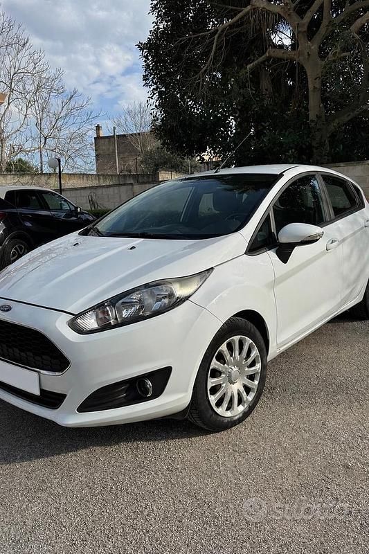 Usata Ford Fiesta 75 CV (55 kW) 2016 Bianco Utilitaria