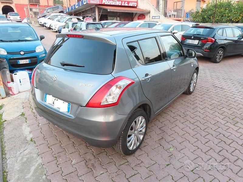 Usata Suzuki Swift Style 75 CV (55 kW) 2012 Grigio Berlina
