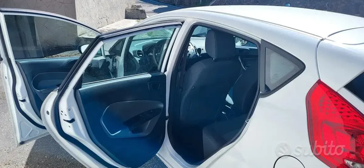 Usata Ford Fiesta 70 CV (51 kW) 2011 Berlina