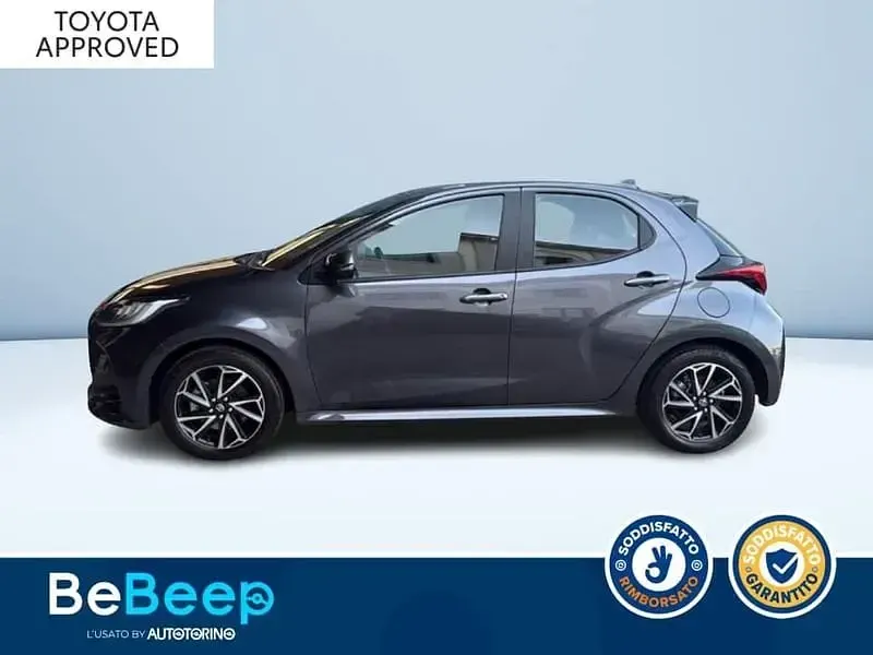 Usata Toyota Yaris Trend 92 CV (67 kW) 2023 Grigio scuro metallizzato Utilitaria