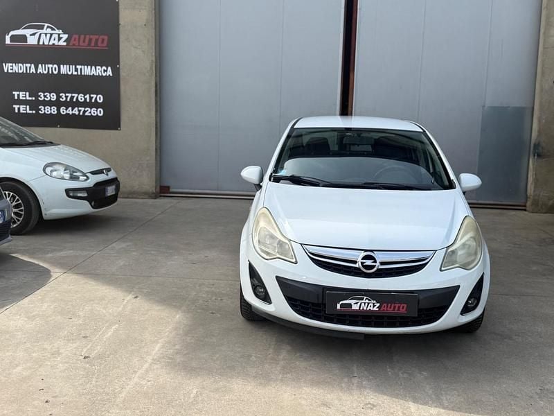 Usata Opel Corsa Cosmo 86 CV (63 kW) 2011 Bianco Utilitaria