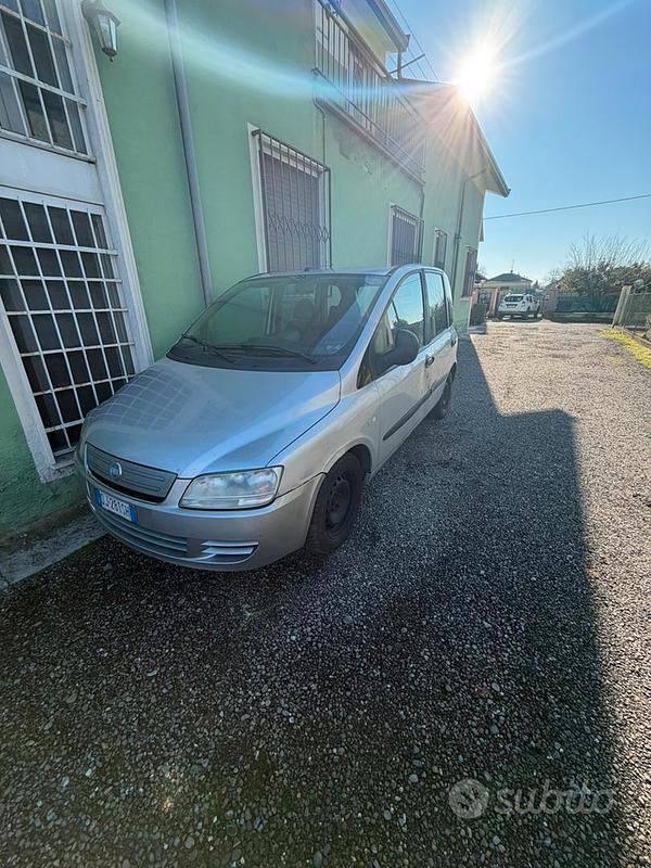 Usata Fiat Multipla 120 CV (88 kW) 2007 Grigio Monovolume