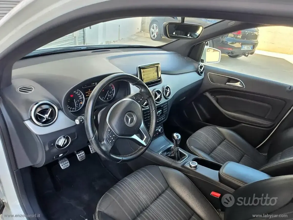 Usata Mercedes B180 Business 109 CV (80 kW) 2014 Bianco Utilitaria