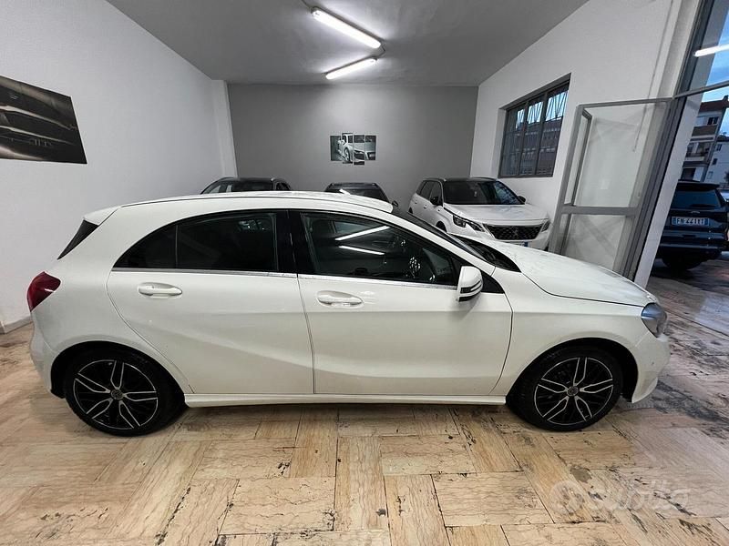 Usata Mercedes A180 Premium 108 CV (79 kW) 2017 Bianco Berlina