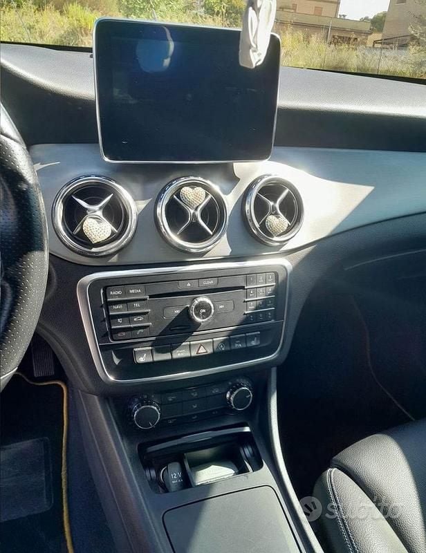 Usata Mercedes GLA200 Business 136 CV (100 kW) 2016 Grigio SUV