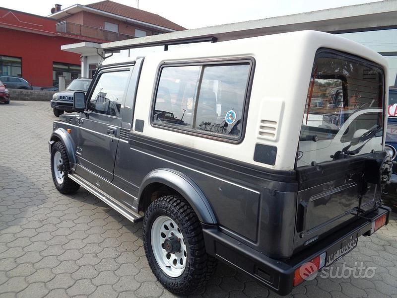 Usata Suzuki Samurai 64 CV (47 kW) 1990 Grigio SUV