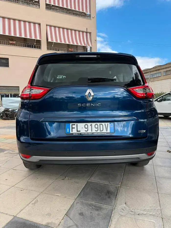 Usata Renault Scénic 110 CV (80 kW) 2017 Bluazzurro Monovolume