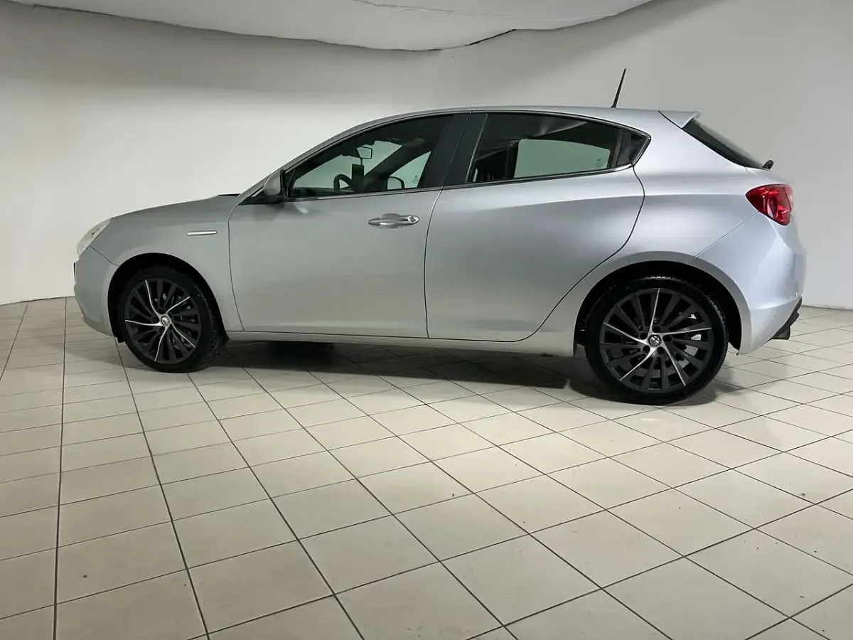 Usata Alfa Romeo Giulietta Distinctive 170 CV (125 kW) 2013 Grigio Utilitaria