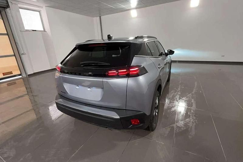 Usata Peugeot 2008 Allure 101 CV (74 kW) 2024 Grigio SUV