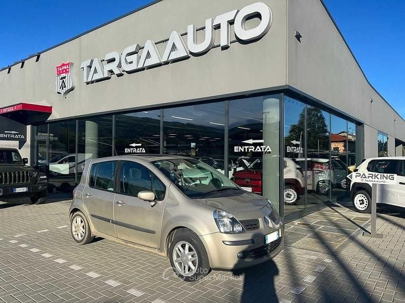Usata Renault Modus Dynamique 75 CV (55 kW) 2007 Beige Monovolume