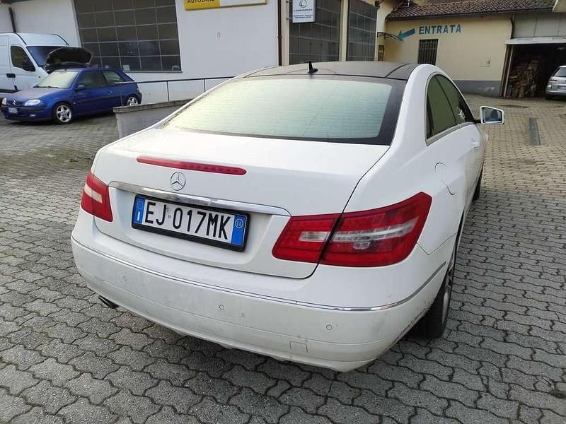 Bianco Usata 2011 Mercedes E220 Executive Coupé | 8400 € (Cara) - Immagine 1/4