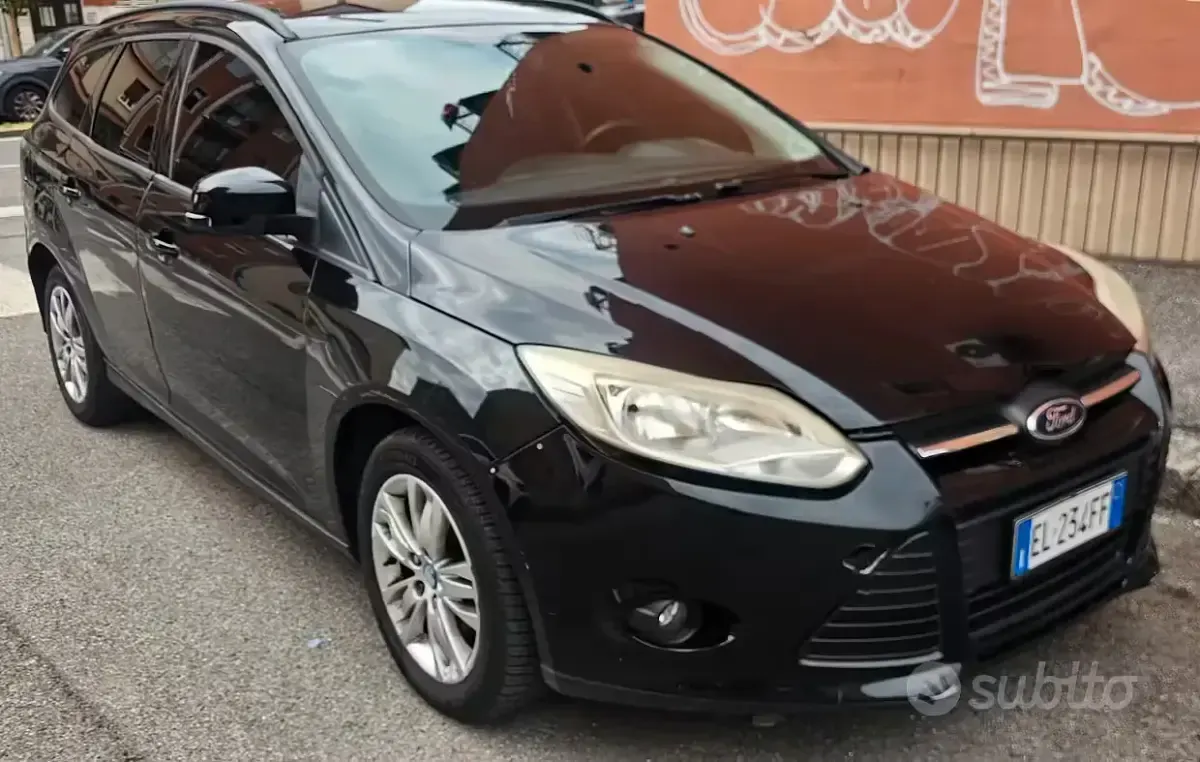 Begagnad Ford Focus 95 HK (69 kW) 2012 Svart Kombi