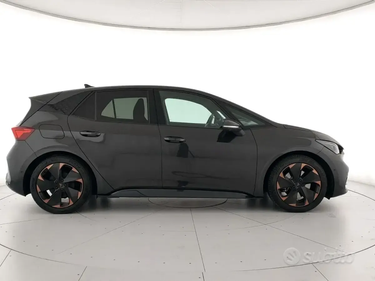 Usata Cupra Born e-Boost 69 kW (95 CV) 2023 5v grigio quasar Utilitaria