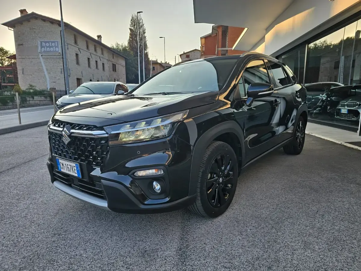 Usata Suzuki SX4 S-Cross 129 CV (94 kW) 2023 Nero metallizzato SUV