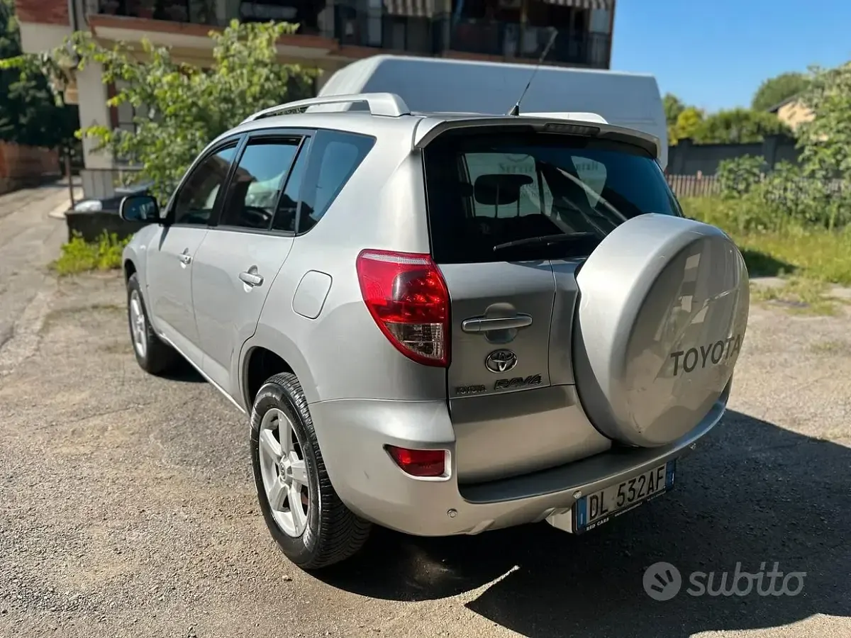 Usata Toyota RAV4 Sol 152 CV (111 kW) 2008 Grigio SUV