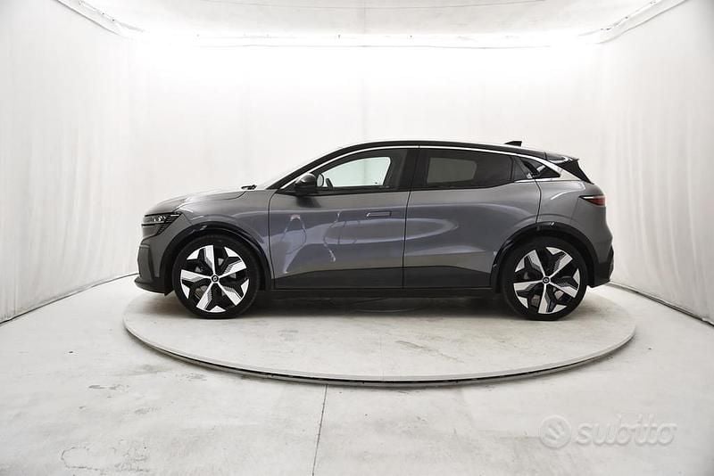 Usata Renault Megane E-Tech Techno 160 kW (218 CV) 2022 Grigio Berlina