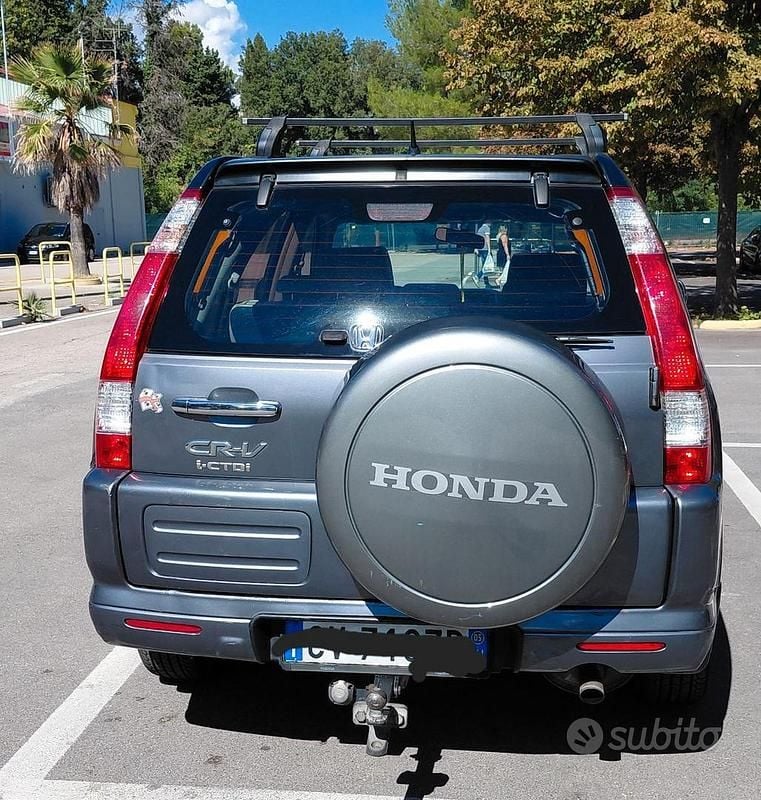 Usata Honda CR-V LS 140 CV (102 kW) 2005 Grigio SUV