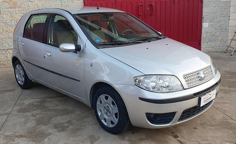 Usata Fiat Punto Classica 69 CV (50 kW) 2008 Argento Berlina