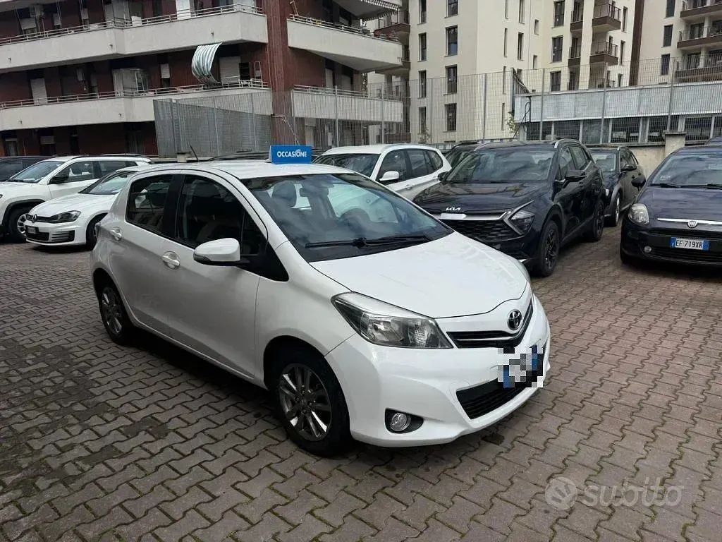 Occasion Toyota Yaris Lounge 99 ch (72 kW) 2014 Blanc Citadine