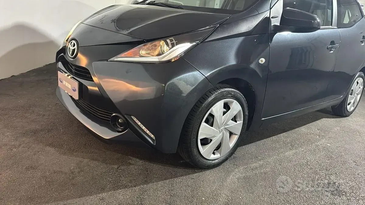 Usata Toyota Aygo Trend 69 CV (50 kW) 2018 Grigio Utilitaria