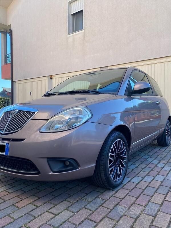 Usata Lancia Ypsilon 75 CV (55 kW) 2011 Utilitaria