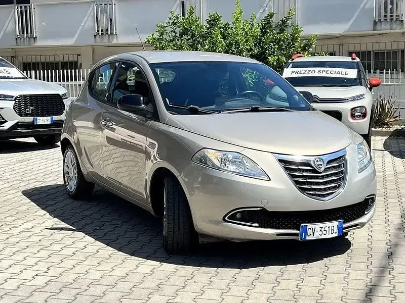 Usata Lancia Ypsilon Platinum 95 CV (69 kW) 2014 Utilitaria