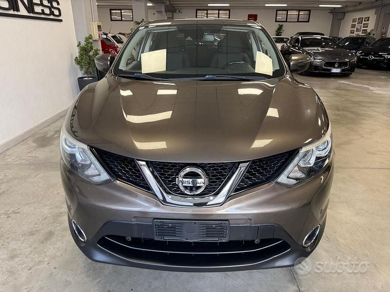 Usata Nissan Qashqai Acenta 130 CV (95 kW) 2017 Marrone SUV