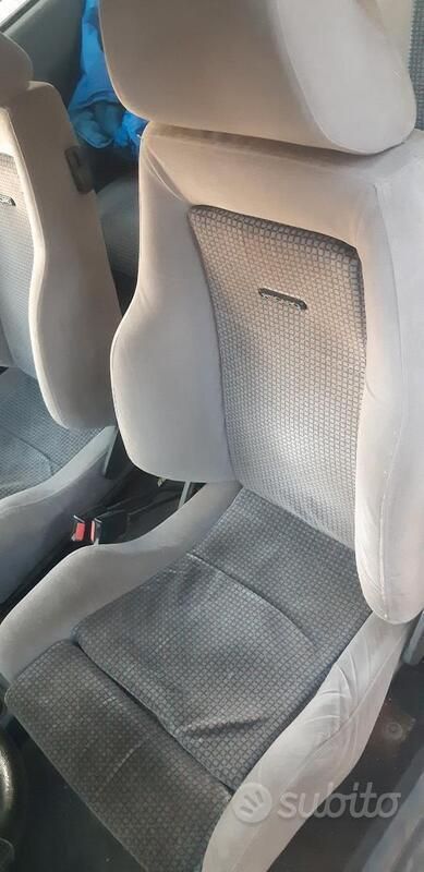 Usata Ford Escort 129 CV (94 kW) 1989 Bianco Berlina