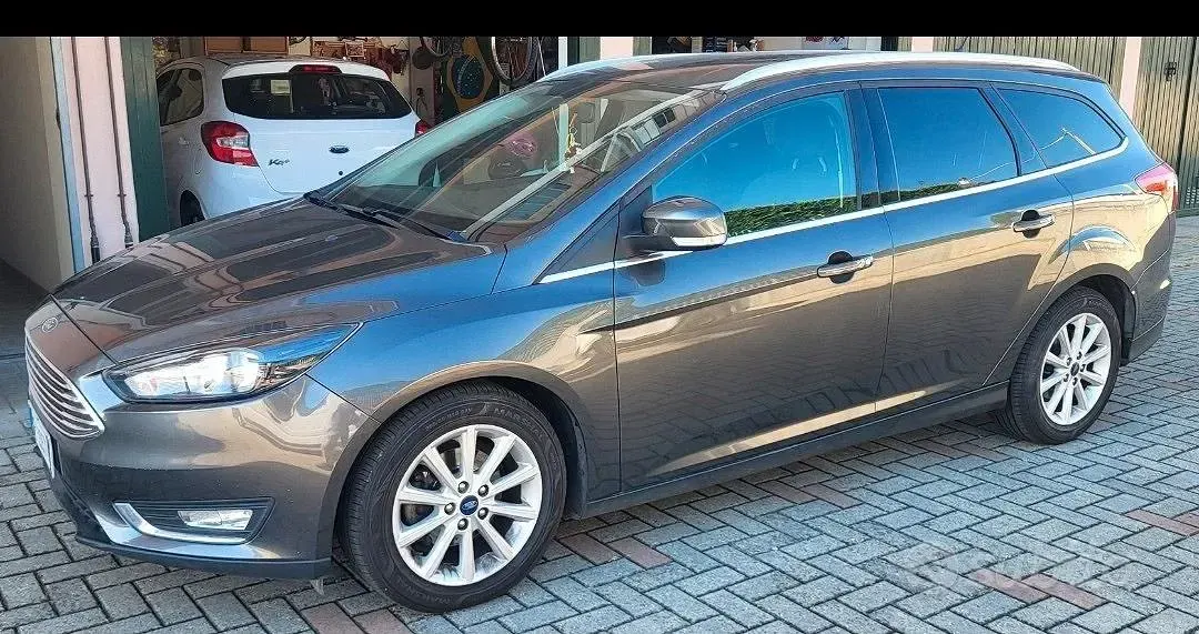 Usata Ford Focus 120 CV (88 kW) 2017 Grigio Station wagon