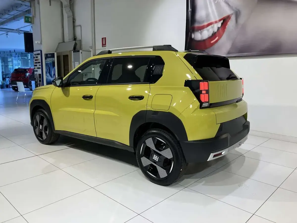 Nuova Fiat Grande Panda La Prima 110 CV (80 kW) 2026 Giallo Utilitaria