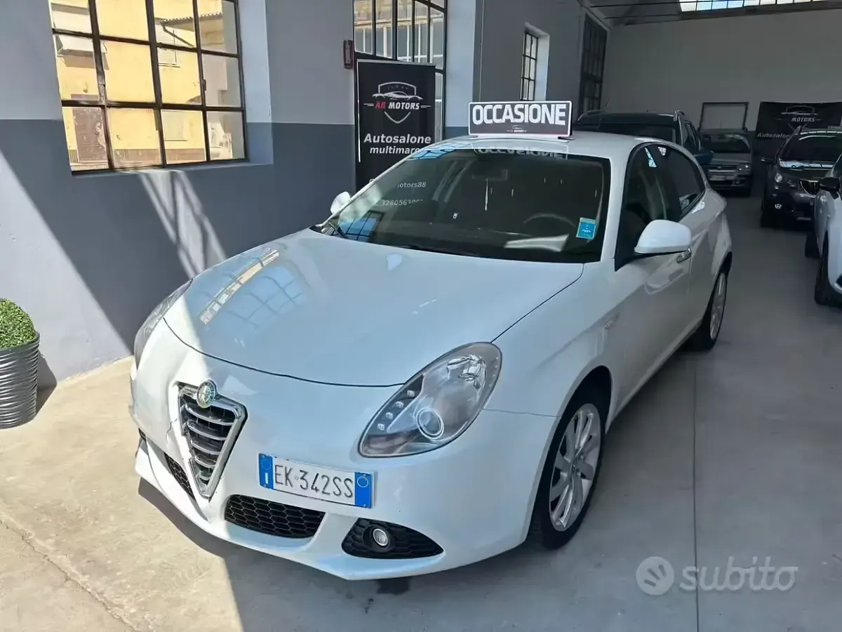 Usata Alfa Romeo Giulietta Exclusive 105 CV (77 kW) 2011 Bianco Utilitaria