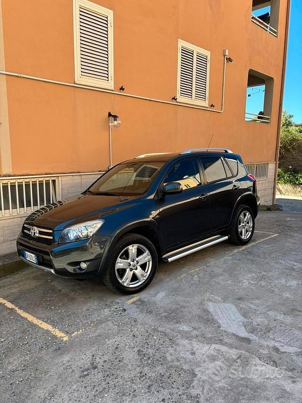 Usata Toyota RAV4 Luxury 177 CV (130 kW) 2008 SUV