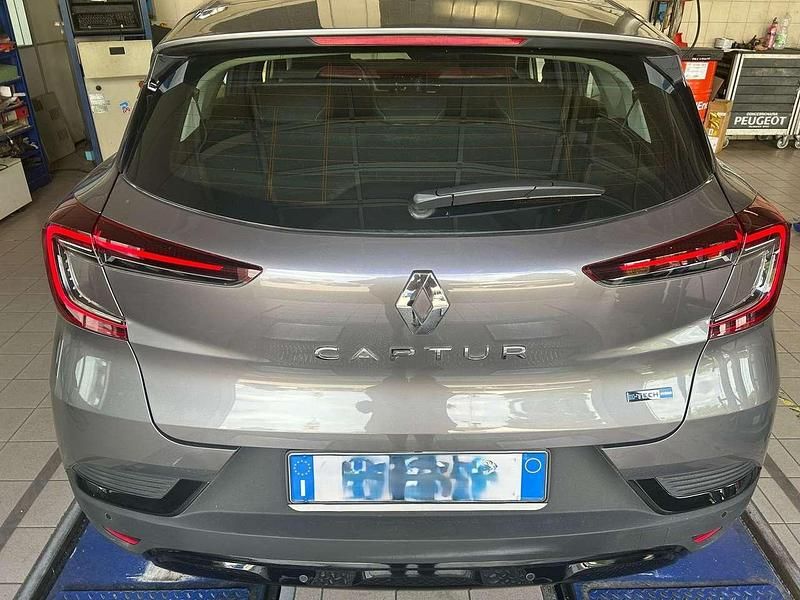 Usata Renault Captur Business 94 CV (69 kW) 2022 Argento SUV